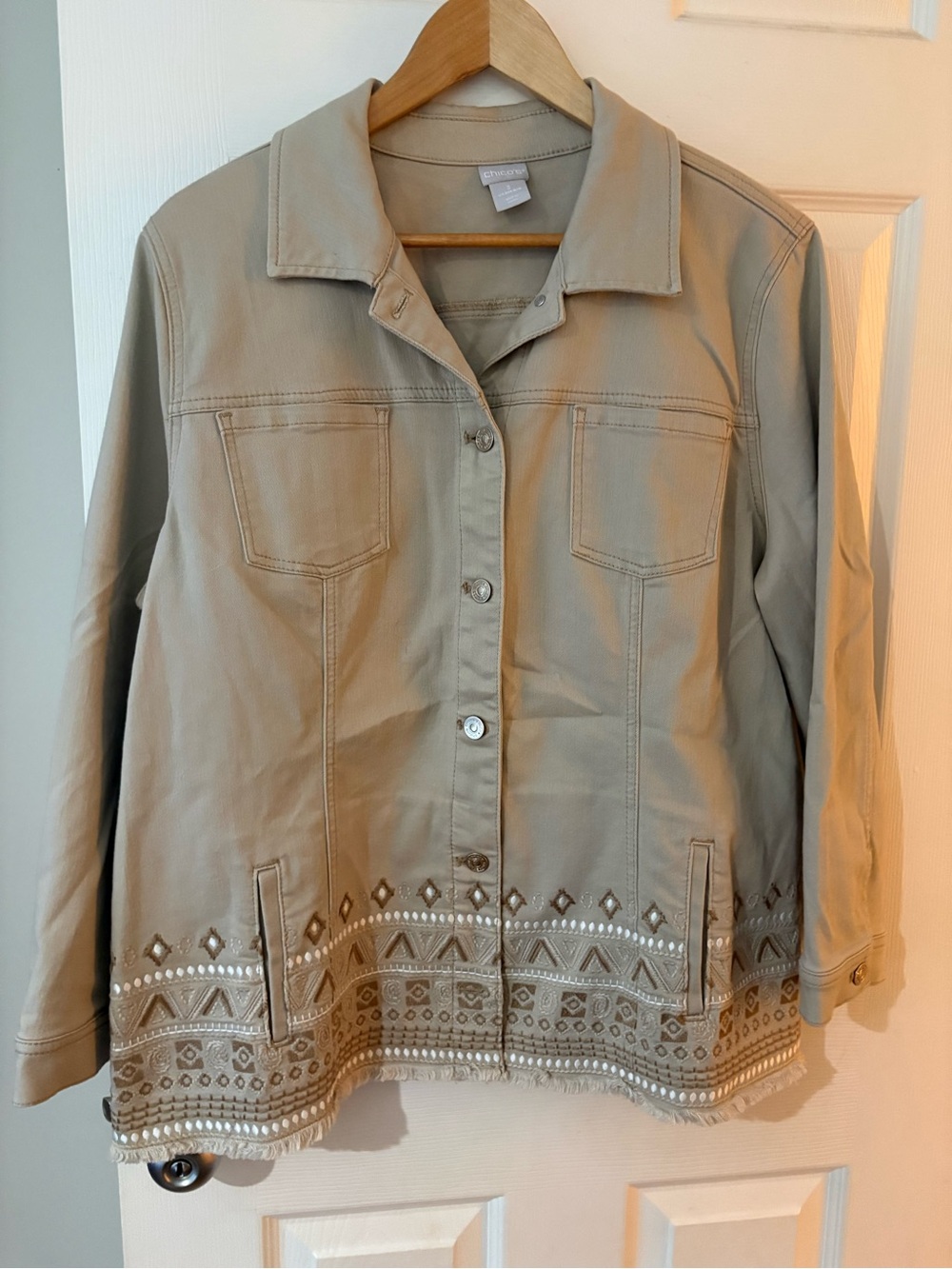 Chico’s plus size 3 beige embroidered button down jacket stretch